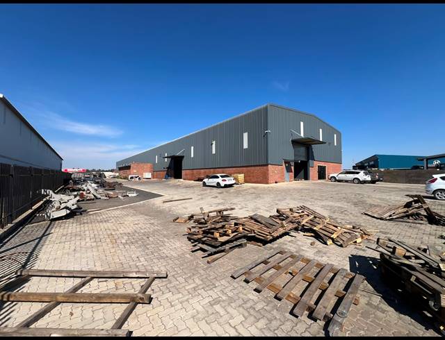 5,646M² WAREHOUSE TO LET IN KNOPJESLAAGTE